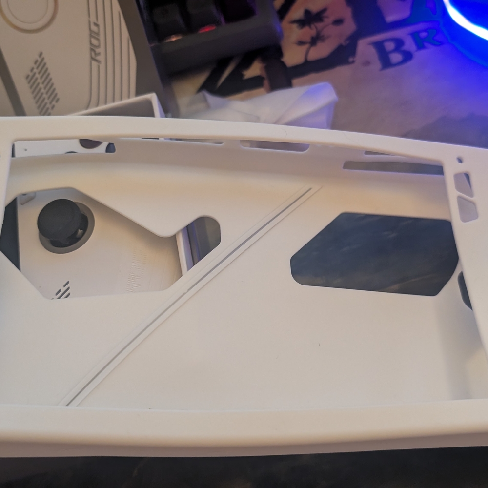 ASUS White Handheld Console with Dual-Color Design - Picture 3 of 3